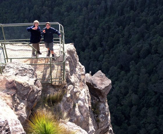 An early Blue Mountains experience is the must do short walk to Pulpit Rock to gaze deep into the Grose Valley and the world heritage wilderness